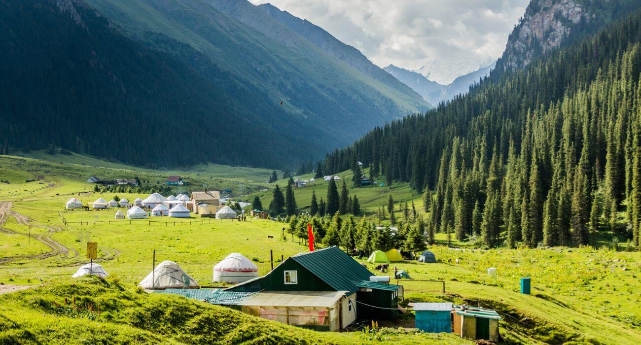 Romantic Kyrgyzstan in 9 days: a private yurt and a quiet lake