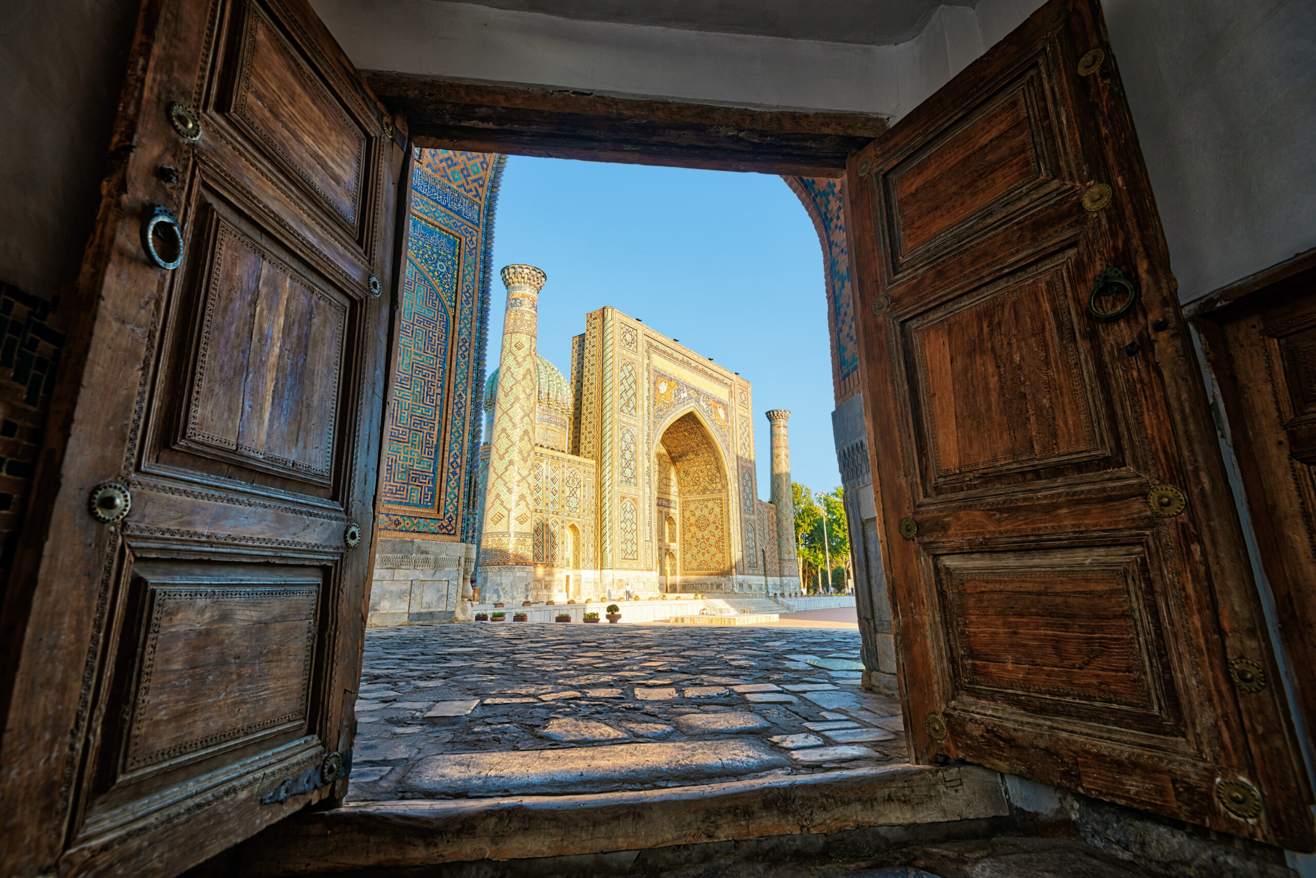 Uzbekistan with children in 10 days: trains, a yurt and a potter's wheel
